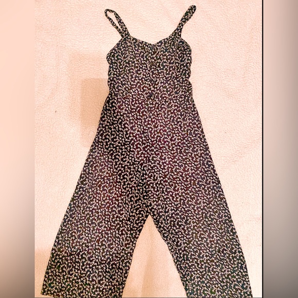 jumpsuit cropped leg w buttons and adjustable straps - Picture 1 of 3